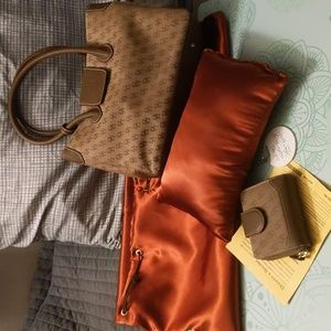 NWOT Dooney & Bourke Beige bag and wallet set